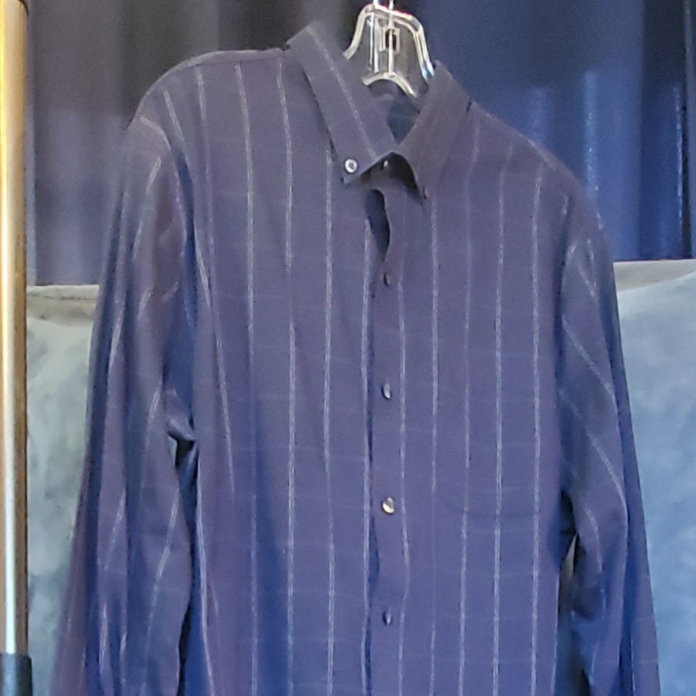 Men's business casual dress shirt